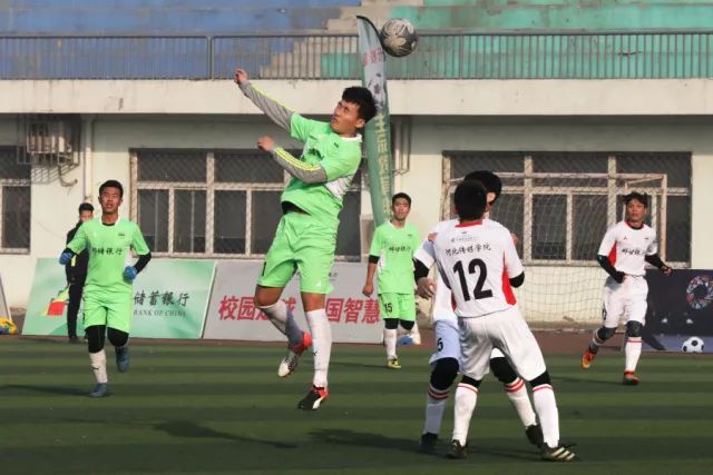 王哲林糟糕表现惹怒全国球迷 被骂上热搜第一